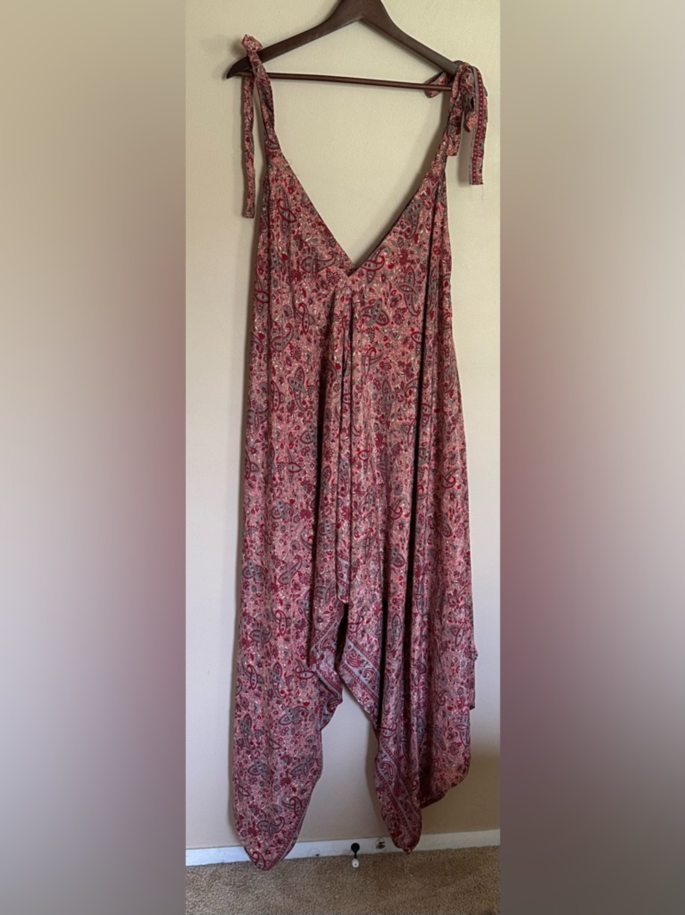Silky Paisley Romper – Tie Strap – Handkerchief Hem – Approx XL – NWOT 🌸